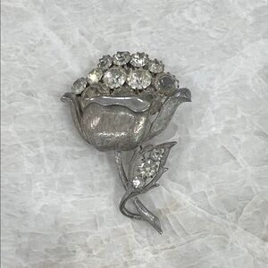 Vintage Clear Rhinestone flower brooch